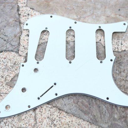 Fender Strat Pickguard White SSS